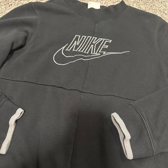 Nike size medium youth boys black pullover crewneck sweatshirt stitched Nike - Picture 3 of 10